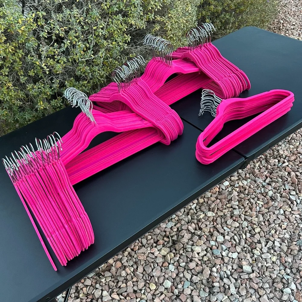 Velvet heavy duty Hangers set of 114 count, used in good condition.
